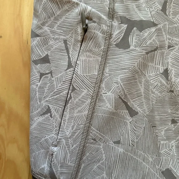 Athleta Large 25” length leggings with dual color. - Picture 5 of 7